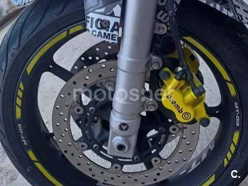 Yamaha MT-03 - Vista 8