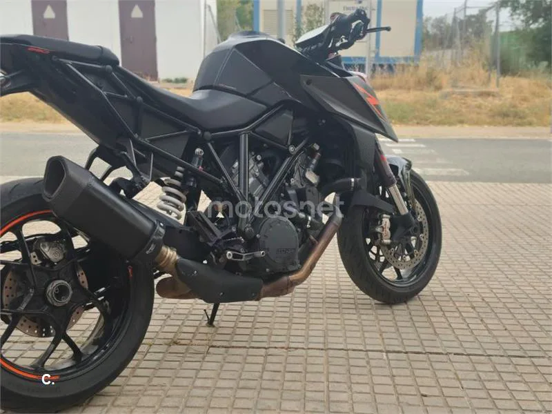 KTM 1290 Super Duke R - Vista 4