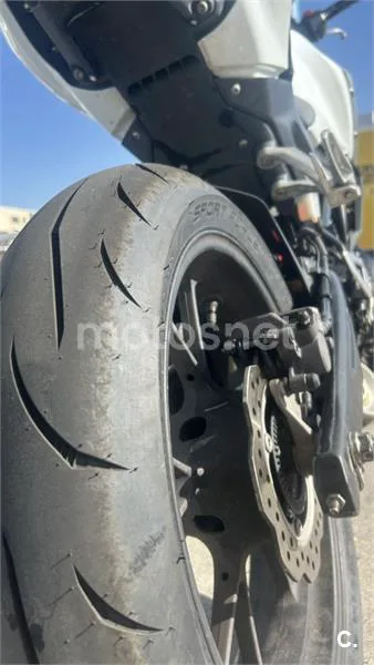 Honda CB125R - Vista 13