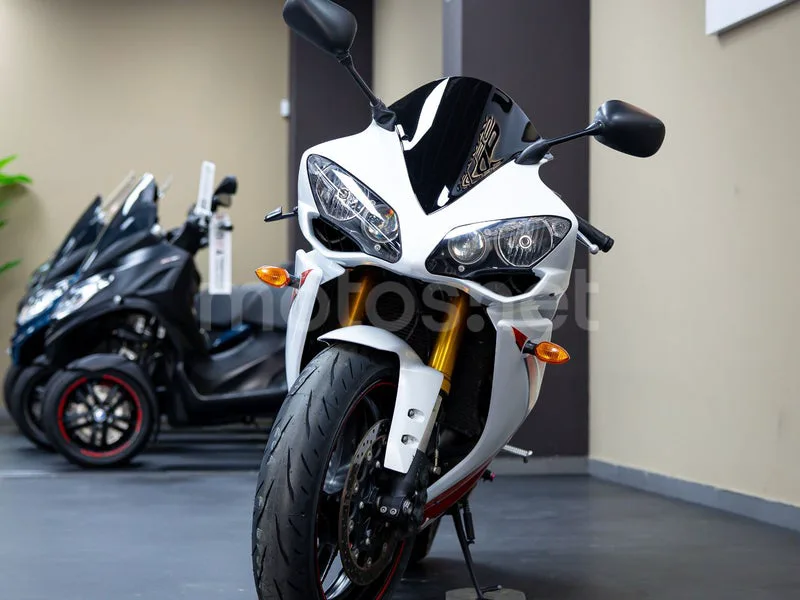 Yamaha YZF-R1 - Vista 4