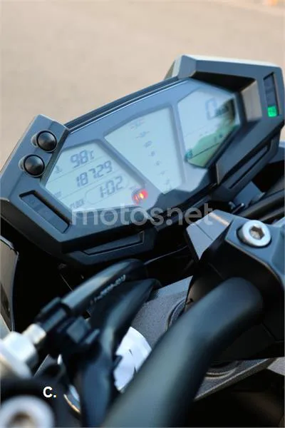 Kawasaki Z800 - Vista 3