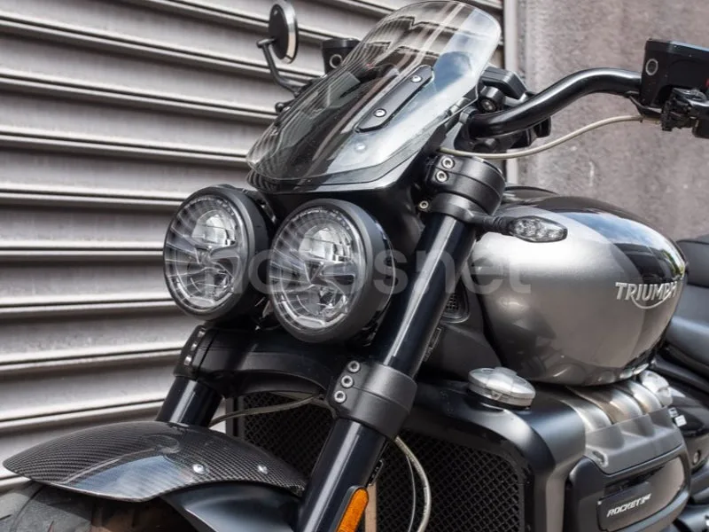 Triumph Rocket 3 - Vista 15