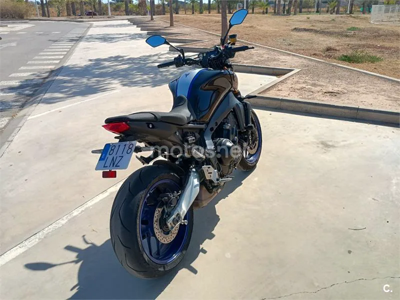 Yamaha MT-09 - Vista 8