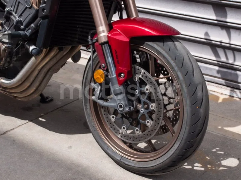 Honda CB650R - Vista 4