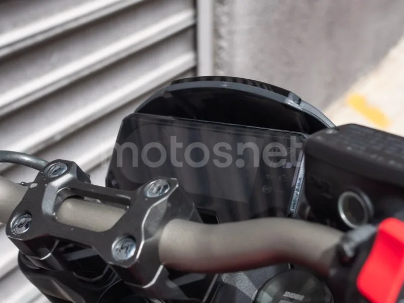Honda CB650R - Vista 10