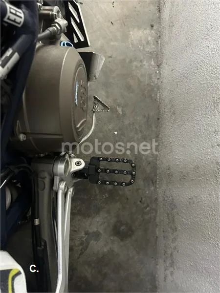 Husqvarna 701 Enduro - Vista 4