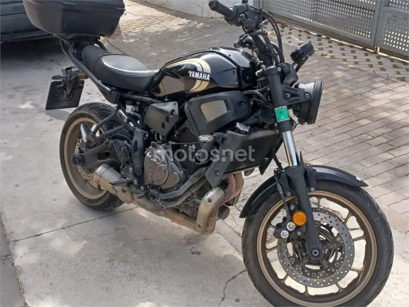 Yamaha XSR700 - Vista 4
