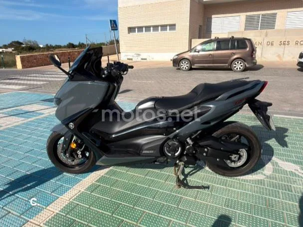 Yamaha TMAX - Vista 3