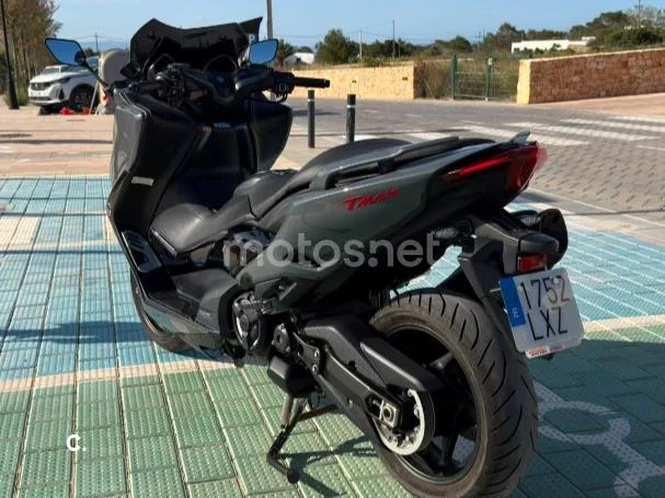 Yamaha TMAX - Vista 4