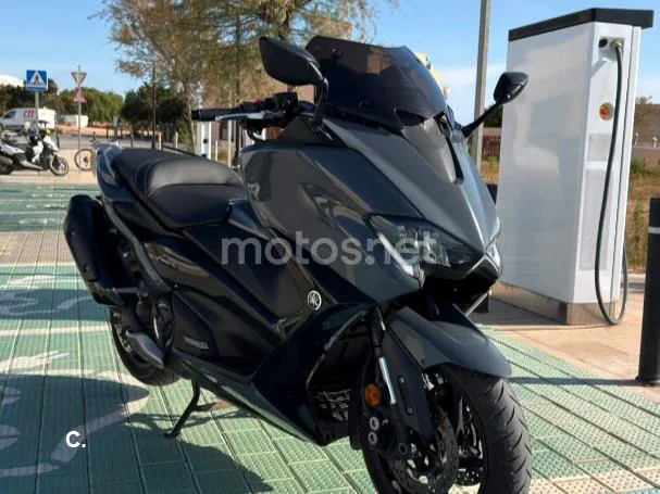 Yamaha TMAX - Vista 5