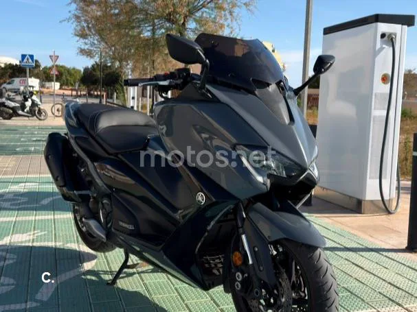 Yamaha TMAX - Vista 6