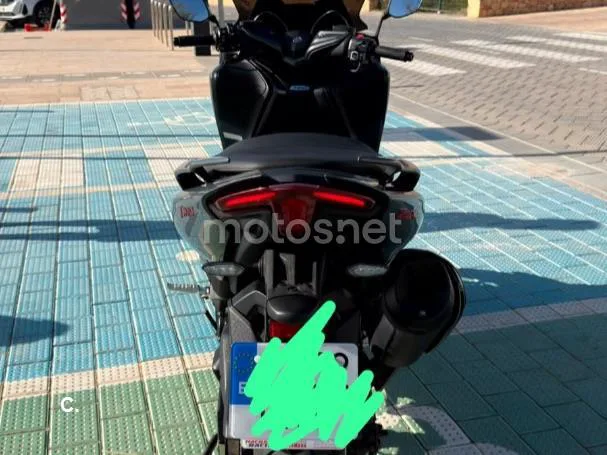 Yamaha TMAX - Vista 7