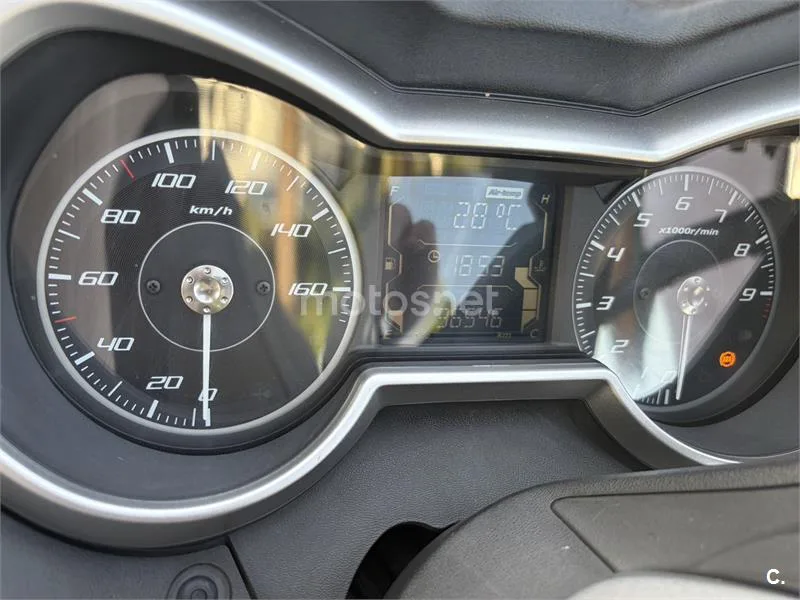 Yamaha XMAX 300 - Vista 4