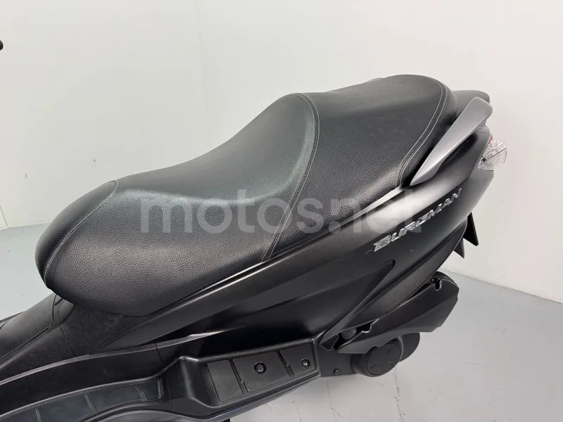 Suzuki Burgman 125 - Vista 8