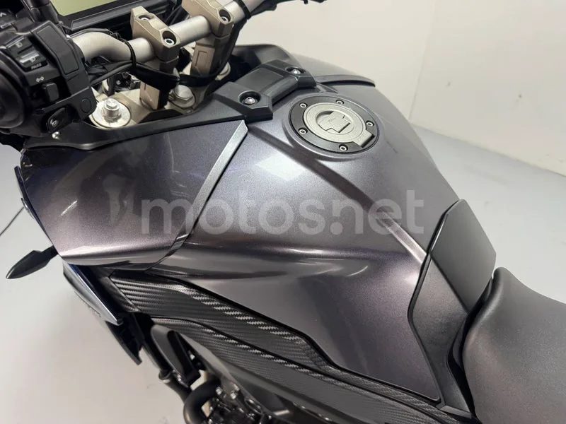 Yamaha MT-09 Tracer - Vista 12