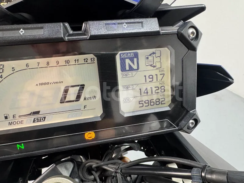 Yamaha MT-09 Tracer - Vista 13