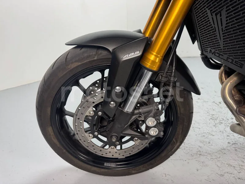 Yamaha MT-09 Tracer - Vista 6