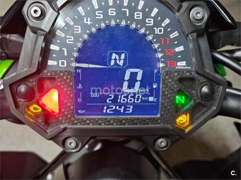 Kawasaki Z900 - Vista 4