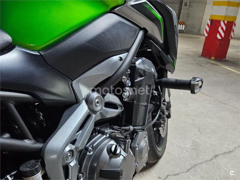 Kawasaki Z900 - Vista 8