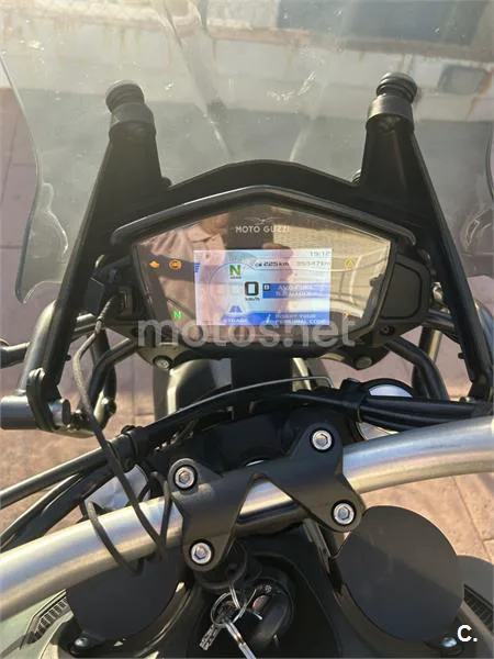 Moto Guzzi V85 TT - Vista 13