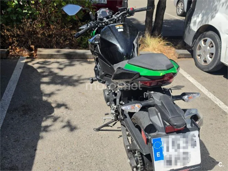 Kawasaki Z400 - Vista 4