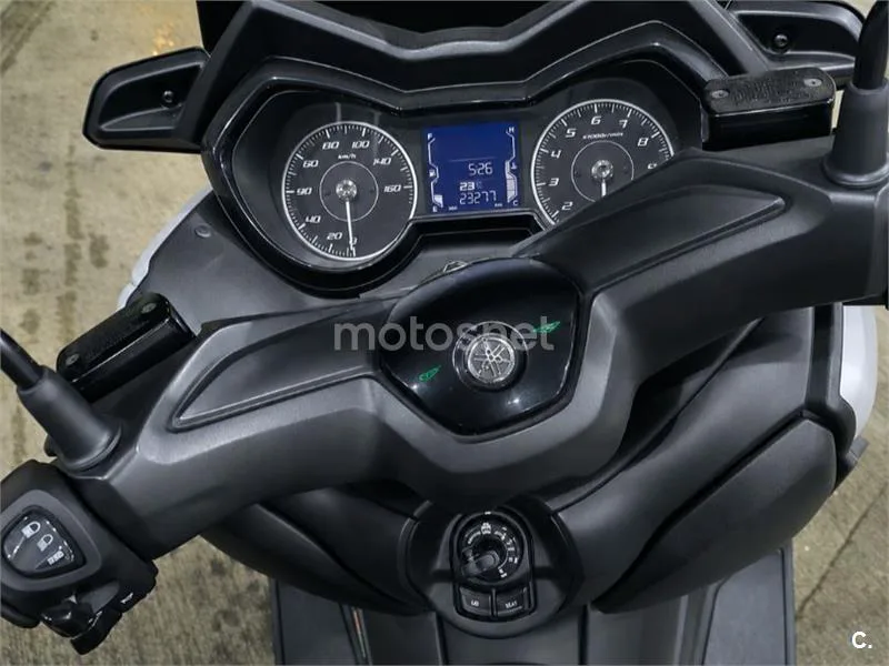 Yamaha XMAX 300 - Vista 3