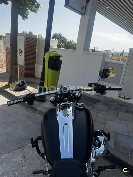 Harley-Davidson Breakout - Vista 3