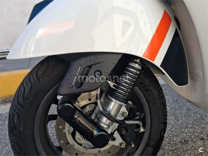 Vespa GTS 300 - Vista 3