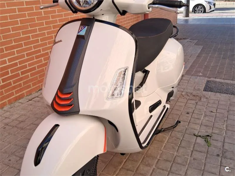 Vespa GTS 300 - Vista 8