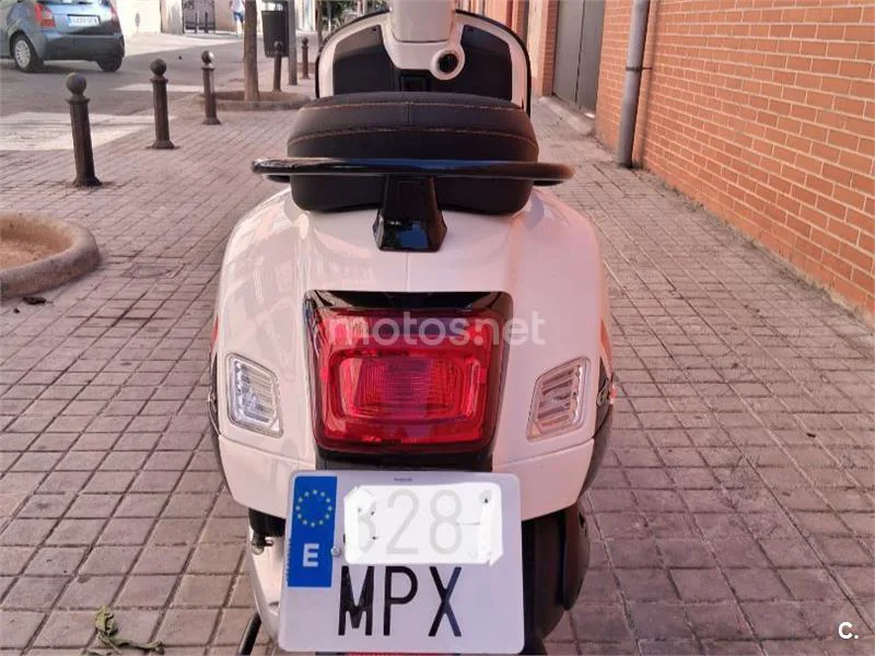 Vespa GTS 300 - Vista 9