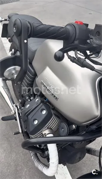 Moto Guzzi V7 II - Vista 3