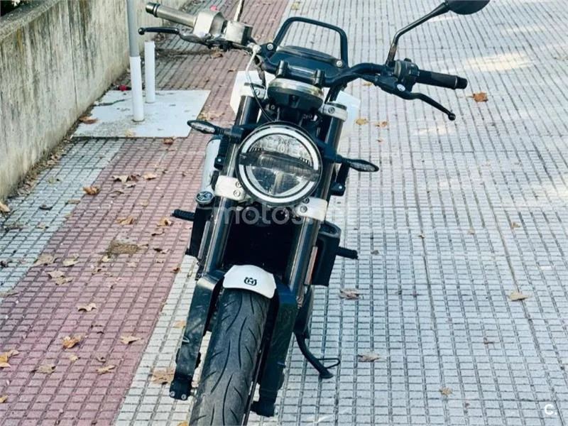 Husqvarna Svartpilen 401 - Vista 3