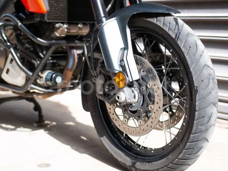 Suzuki V-Strom 1050 - Vista 4
