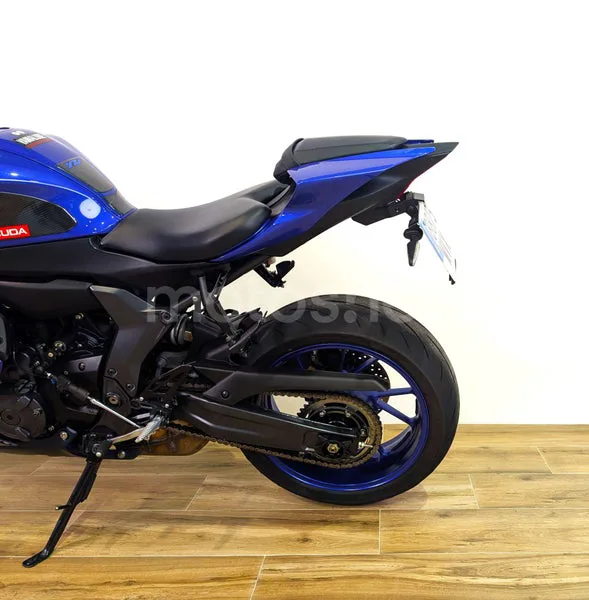Yamaha YZF-R7 - Vista 9