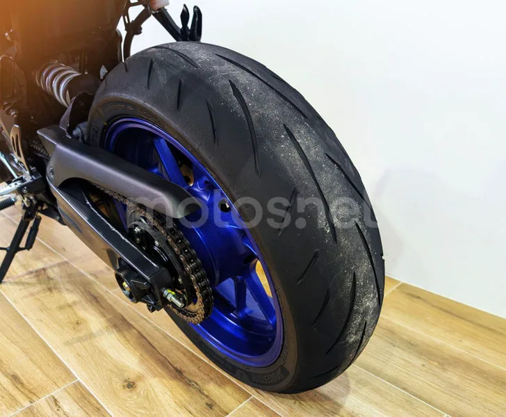 Yamaha YZF-R7 - Vista 10