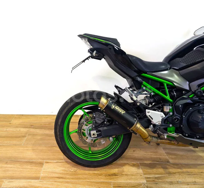Kawasaki Z900 - Vista 3