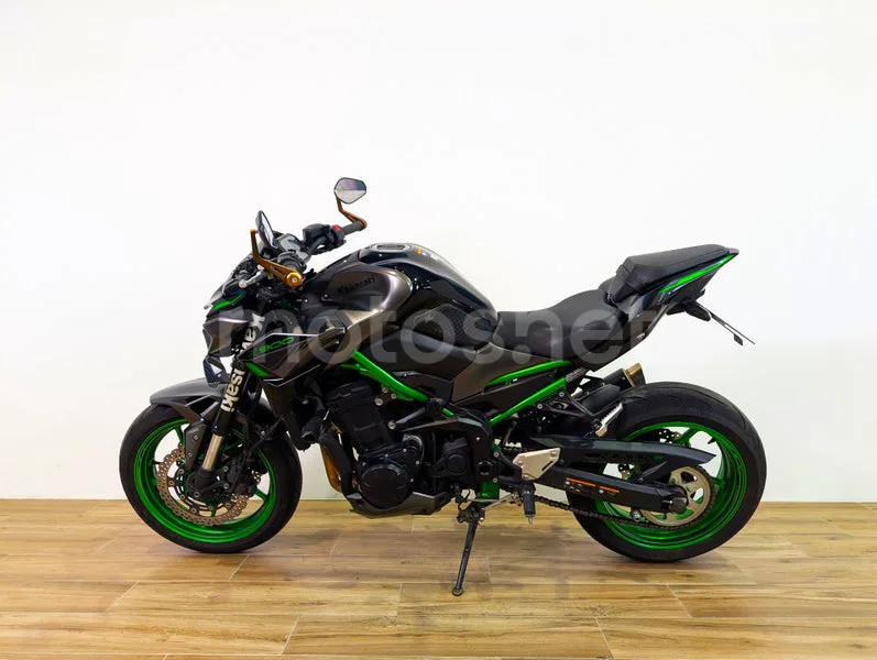Kawasaki Z900 - Vista 5
