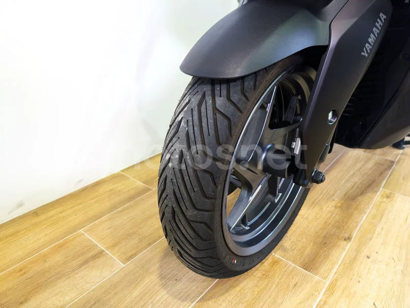 Yamaha XMAX 300 - Vista 6
