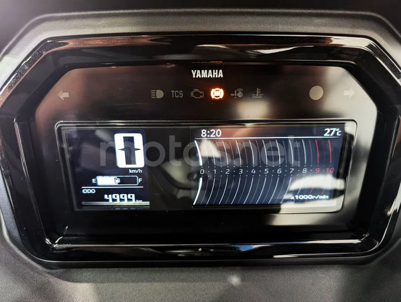 Yamaha XMAX 300 - Vista 7