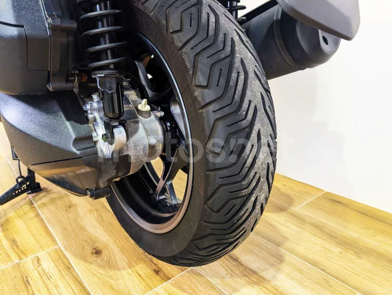Yamaha XMAX 300 - Vista 10