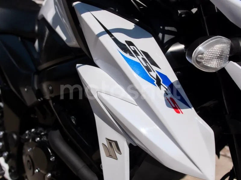 Suzuki GSX-S750 - Vista 13