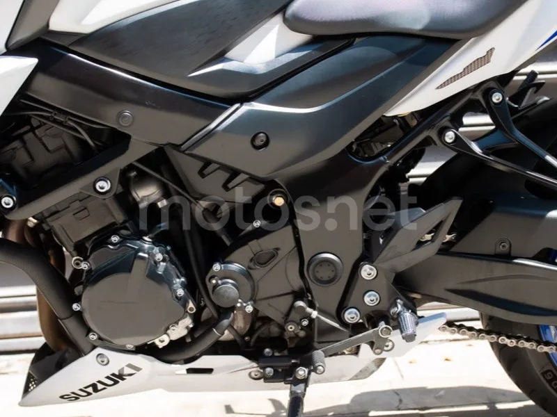 Suzuki GSX-S750 - Vista 19