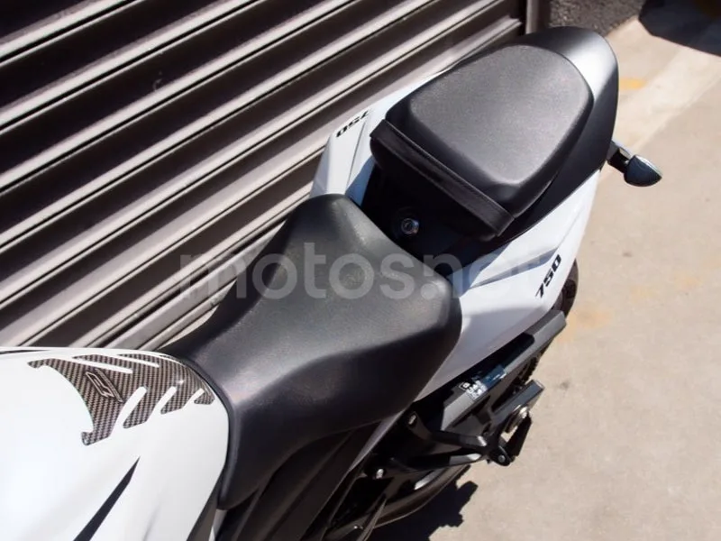 Suzuki GSX-S750 - Vista 24