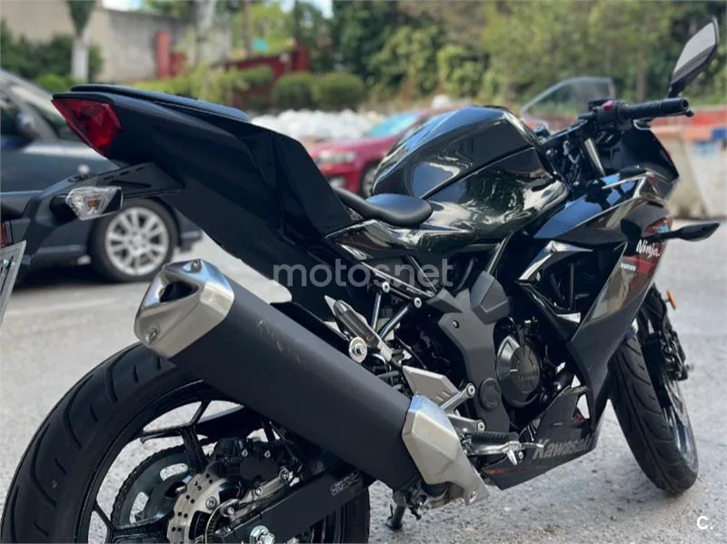 Kawasaki Ninja 125 - Vista 3