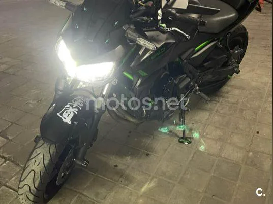 Kawasaki Z650 - Vista 8