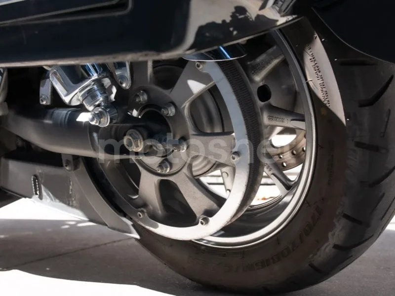 Kawasaki VN1700 Classic - Vista 21