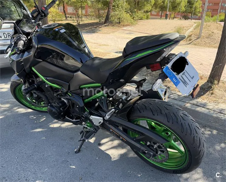 Kawasaki Z900 - Vista 4