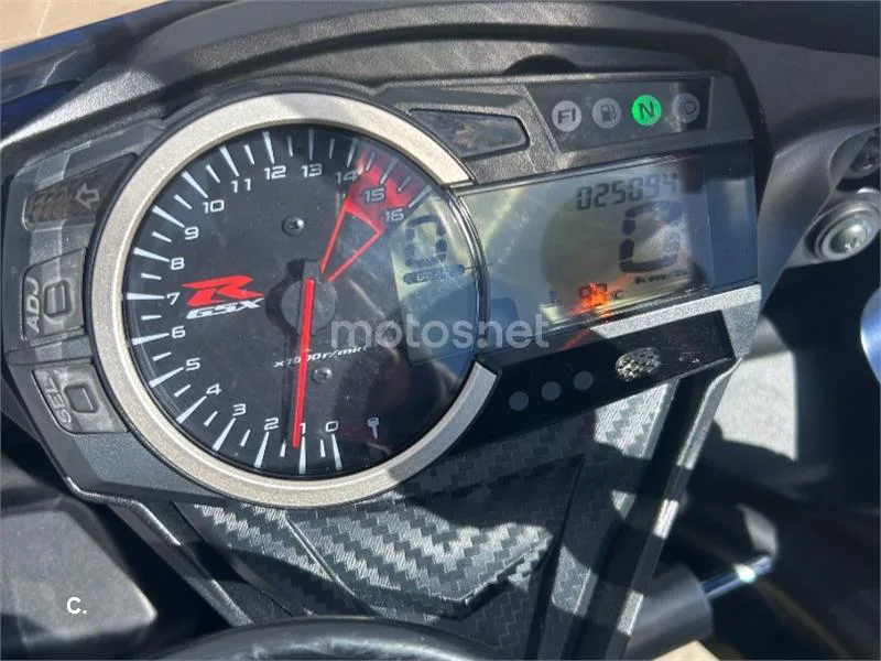 Suzuki GSX-R750 - Vista 4