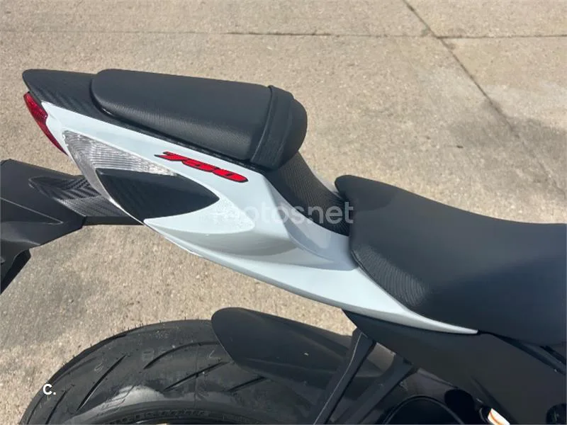 Suzuki GSX-R750 - Vista 7
