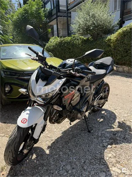 Kawasaki Z800 - Vista 8
